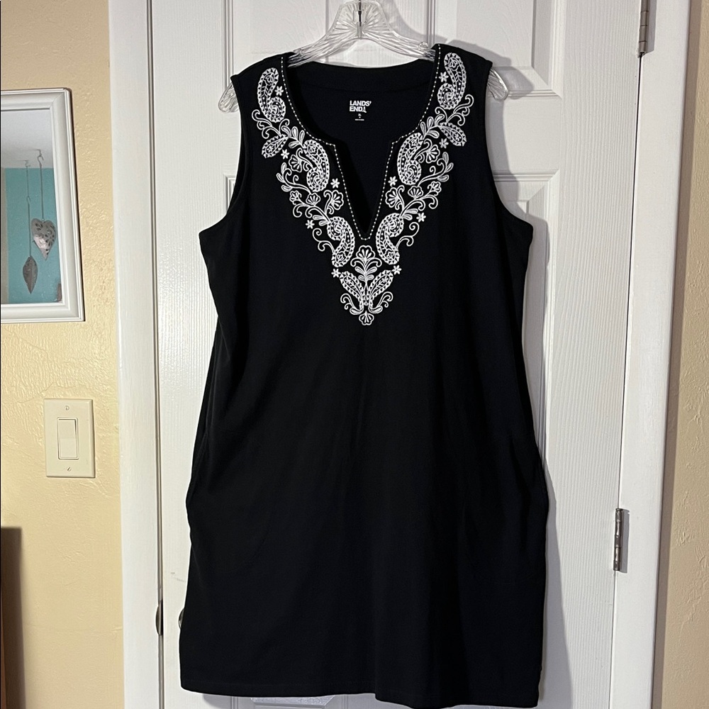 LandsEnd sleeveless pullover cotton black coverup paisley embroidered pockets XL
